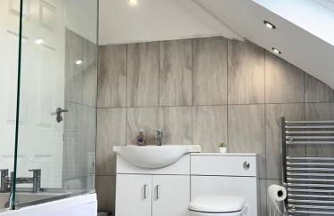 HEATHROW AIRPORT apartments-FREE parking-Free underground to and from Heathrow-30 min central London - Foto 5