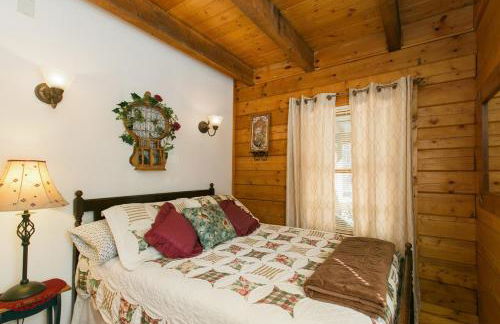 Blueberry Hill Cabin-Private, secluded cabin with a fireplace and New Hot Tub 2025 - Foto 29