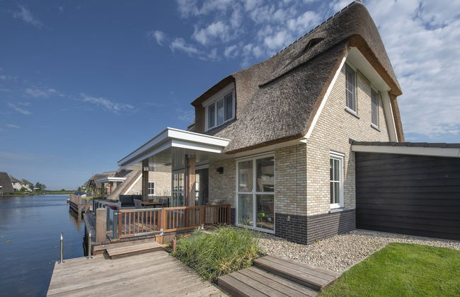 Chic Villa With a Fireplace at Tjeukemeer - Photo 38