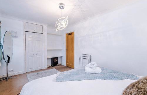4 Bed House - Sleeps 8 - Free Parking - Manchester - Foto 25