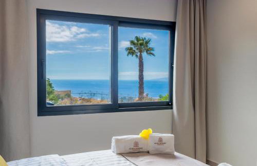 Apartamento de Lujo con Jacuzzi Privado, Piscina y Vistas al Mar - Foto 11