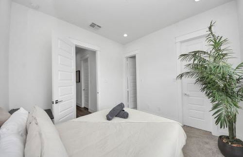 Stylish & Spacious 3BR Gem With Hot tub Near Downtown - Foto 35