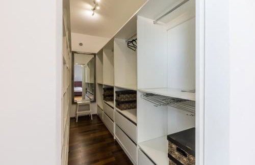 Central Park Apartment with Terrace - Photo 18