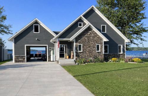 Snowmobile South Manistique Lake Lakeside Luxury - Foto 1