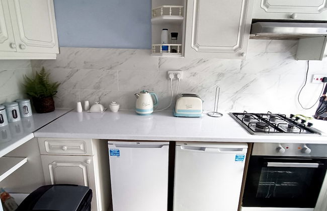 Cozy 3-Bed Family Home with Free Parking - Foto 33