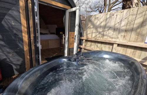 Ash Cabin with Hot Tub - Foto 1