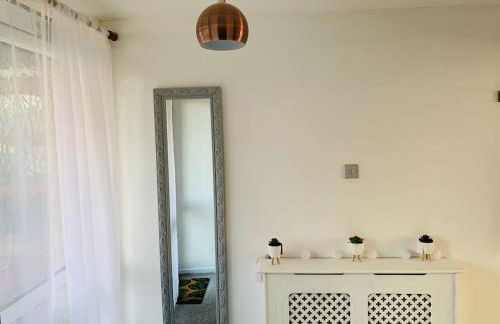 Aylesbury Apartment for Contractors and Holidays - FREE Parking for cars and vans - Foto 3