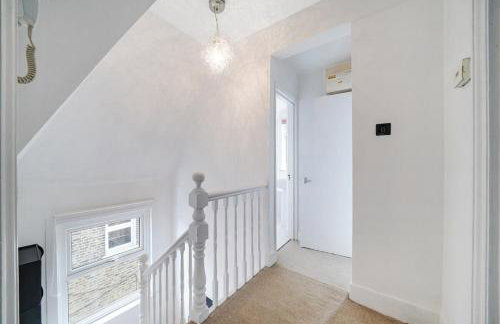 Charming Designer Cosy Loft Apartment - Photo 6