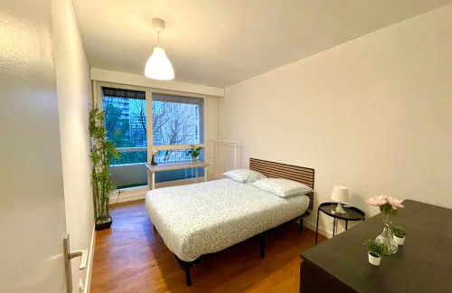 BnGo I Le Spacieux I 12 personnes, 5 chambres, 2 salle de bain, parking privé, WC séparé, Wifi - Foto 6