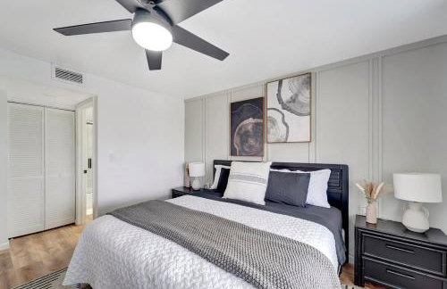 LakeView Fresh and New Bass N Sun King Bed Pool - Photo 12