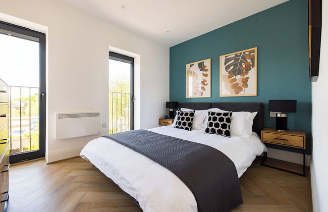 Staines Riverside by Charles Hope - Photo 8