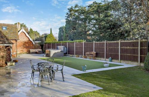 Luxury Detached House in Large Private Grounds, with Outdoor Jacuzzi and Sauna - Foto 16