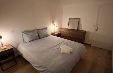 Elegant and comfortable 3 room, beach & transport within walking distance - Photo 7