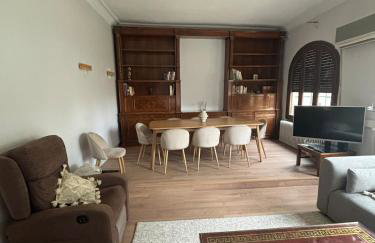 Family home with pool and garden in Tudela center - Photo 27
