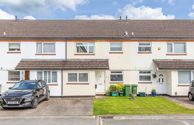 Central 2 Bed House w/ Garden and Free Parking! - Photo 103