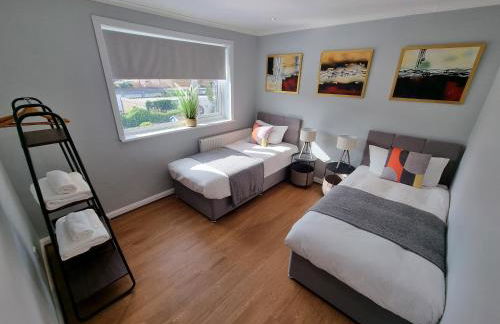 28 ExcellentStays - Heathrow - 5 Bedroom House - Foto 10