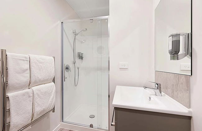 Ramada Suites By Wyndham Victoria Street West - Photo 45