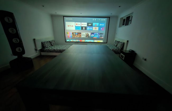 SnoozeDen Westmead – Windsor Castle & Legoland - Foto 14