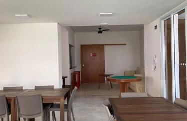 ACONCHEGANTE E MODERNO APARTAMENTO PERTÍSSIMO DA PRAIA - Foto 19