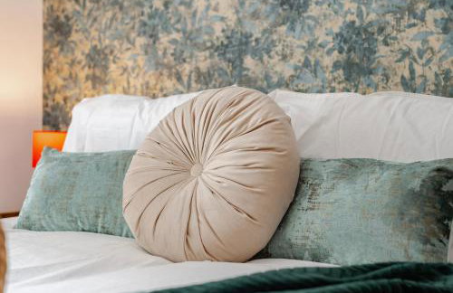 Stylish 5Bedroom Getaway in Quiet Mildenhall Area - Photo 36