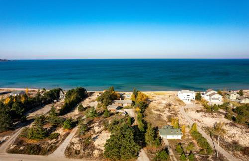 Midcentury home, private beach. large great room - Foto 11