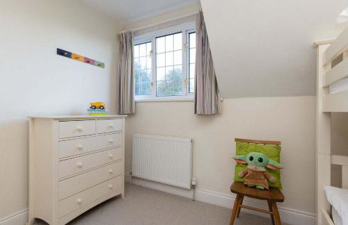 Spacious Coastal Family Home Sleeps 8 - Photo 31