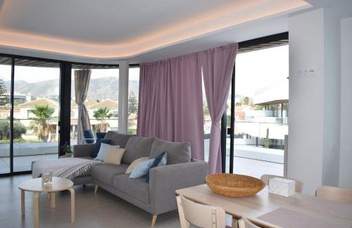 Luxury complex beachfront apartment, infinity pool, sauna, gym and large terrace - Foto 5