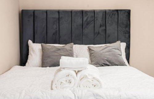 Stylish Flat in Wolverhampton - Short and long Stay with Free Parking - Photo 15