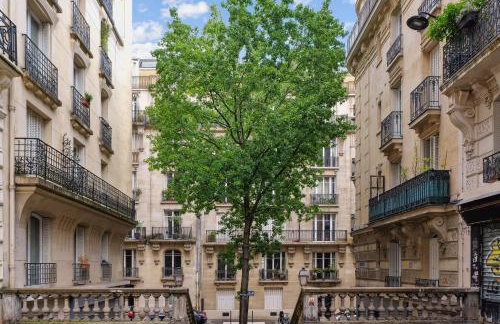 Haussmannian and Central - Montmartre and Sacré-Coeur - Photo 5
