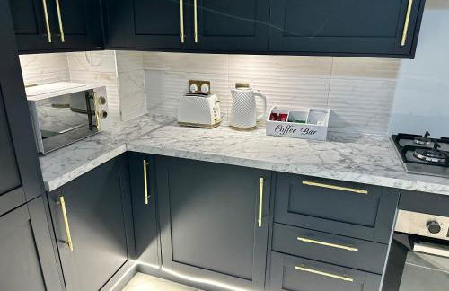 Modern 2 Bedroom House Near London City Airport, Excel, O2 & DLR with FREE Parking & Privet Entrance - Foto 2