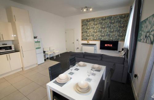 Ideal for groups - 2 Bedroom Apartment - Free Parking, Transit links, Close to Stadiums - Foto 3