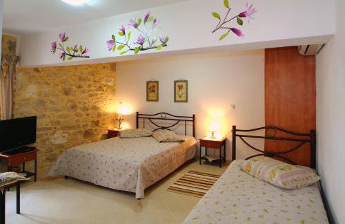 Allaria Villa Traditional Villa - Photo 36