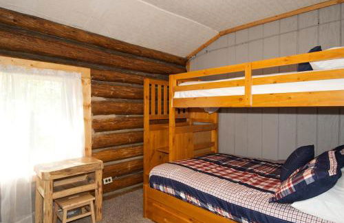 Remington Retreat by KABINO Dog Friendly FirePit Sleeper Sofa WiFi Grill - Foto 16