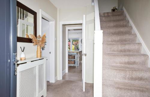 Pass The Keys Picture Perfect Haven in Didsbury Village - Free Parking & EV Station - Photo 41