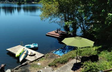 Guppies Lakehouse-Prvt. Lake Acc, Close to Rainier - Foto 1