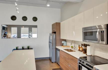 Downtown Loft Walk to Convention Center Sleeps 5 - Foto 2