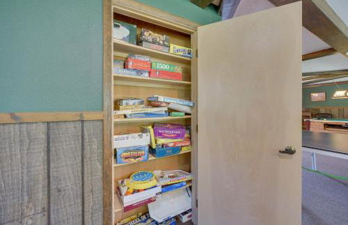 Spacious Winter Retreat with River Access and Kayaks! - Foto 13