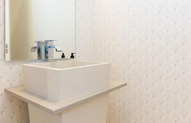 The Couples Condo by Acomodo - Photo 22