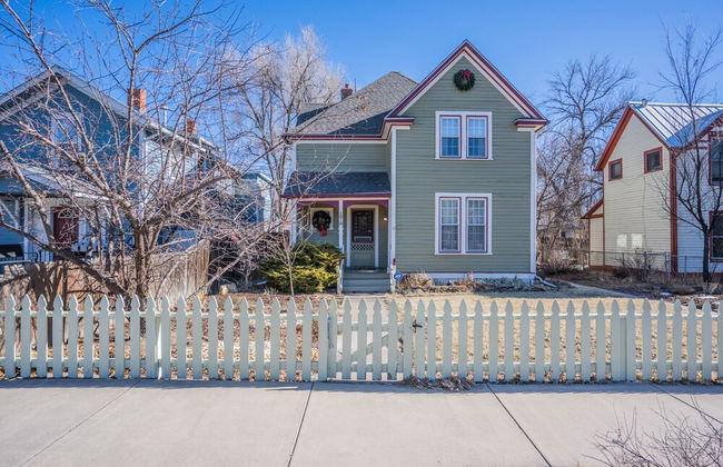 5bddowntown Victorian Charmhot Tub, Firepit - Photo 45