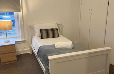 4 bed bungalow near Airport - Foto 45