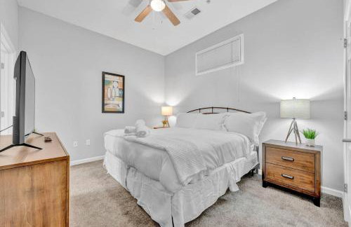 Stylish Condo • Walk to Theaters • Parking - Foto 16