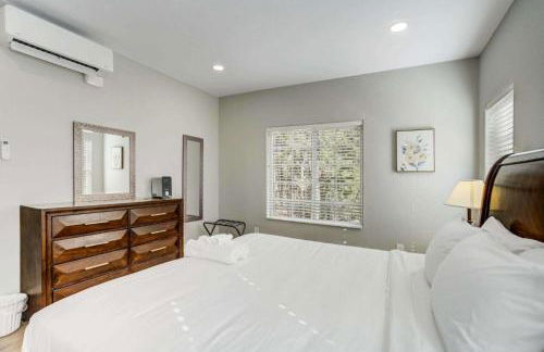 Luxury Retreat with Hot Tub Fire Pit & Forest Views - Foto 34