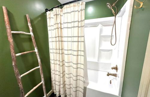 Big Yard Family Getaway - Pets OK - Grill and Hike - Foto 8