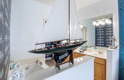 Nautical-Inspired Lakefront Unit w/ Awesome Views - Foto 42