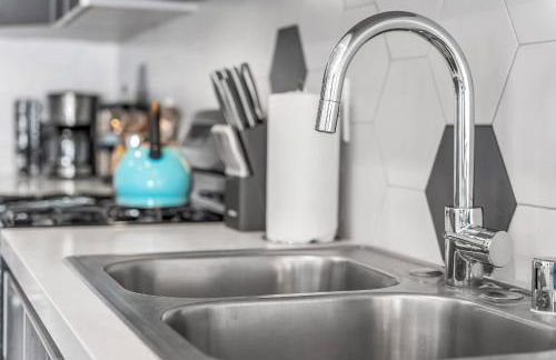 Amazing, Spacious Unit, Heart LA - Photo 15