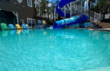 Lakefront Mansion on 10 Acres - Sleeps 15-45 - Foto 29