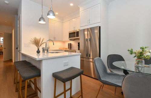 Sophisticated 3 Bedroom Duplex in the Heart of Midtown - Photo 6