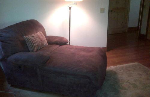 Bed and Breakfast Cabin for Weekend Getaway near Millbrook, New York - Photo 11