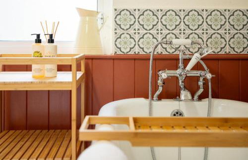 Beautiful 2 Bedroom Cottage in the Cotswolds - Photo 17