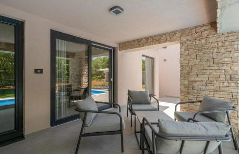 Amazing Home In Labin With Sauna - Photo 15